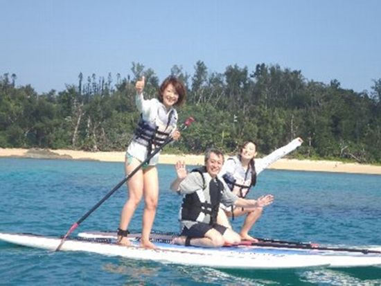  SUP（スタンドアップパドルボード）海の上をゆったり進む癒しのひととき トイレ・温水シャワー・更衣室完備で安心＆快適に利用◎＜4～9月／名護市＞