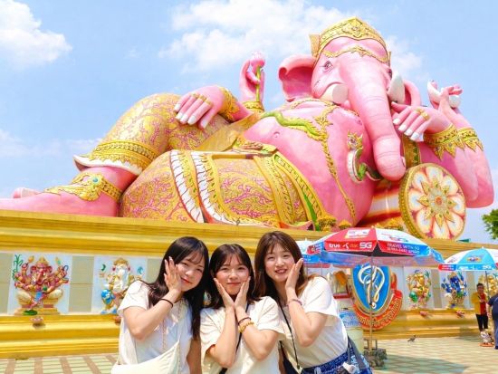 【貸切】バンコク市内半日観光ツアー　ピンクガネーシャ＋ワットパクナム＋ガラス寺院・ワットプッタプロムヤーン＜ベテランガイド確約／日本語ガイド＞