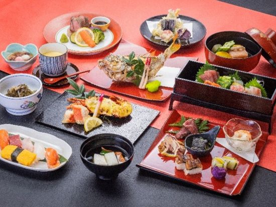 【祝宴会席（舞踊鑑賞付き）】伝統的な食文化と琉球王朝の宴の雰囲気を味わう琉球舞踊を満喫！＜那覇 久米／1階シアター席＞