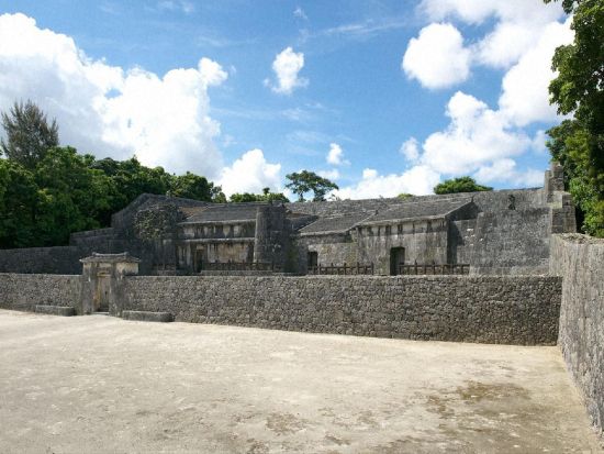 「首里城たっぷり見学・市内史跡めぐり」バスツアー 世界遺産を効率よく巡る充実コース＜半日／沖縄本島＞