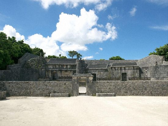 玉陵①（那覇市歴史博物館提供）