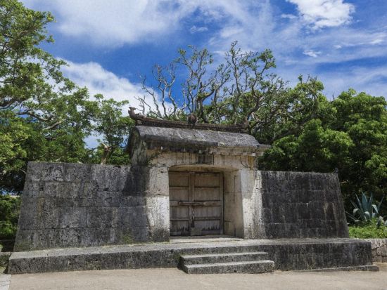 「首里城たっぷり見学・市内史跡めぐり」バスツアー 世界遺産を効率よく巡る充実コース＜半日／沖縄本島＞