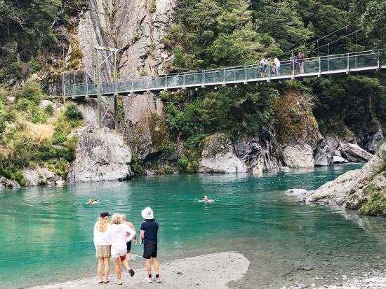 世界遺産ウェストランドの秘境と氷河を訪れる貸切チャーター クライストチャーチ発クイーンズタウンorワナカ着＜２泊３日／日本語ガイド＞