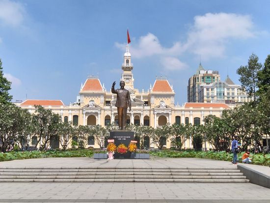 ホーチミン市内観光＋「アオショー（A O Show）」鑑賞ツアー　シクロ体験＋マッサージ＋ショッピング 付き＜昼食付き／日本語ガイド／1日＞の写真4