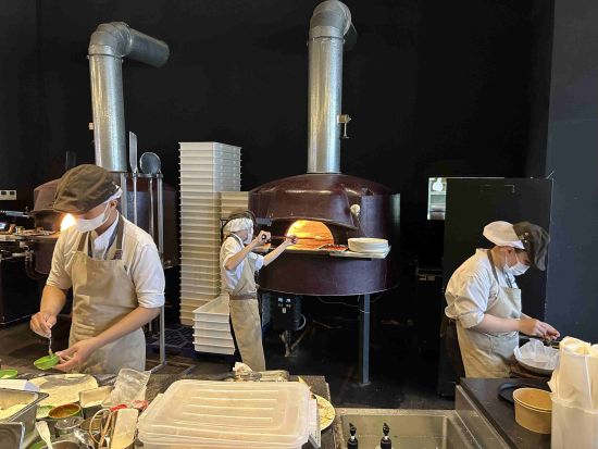 「Pizza 4P’s」でのピザ作り体験＆専用車で行くホーチミン市内観光＜日本語ガイド／ホーチミン＞