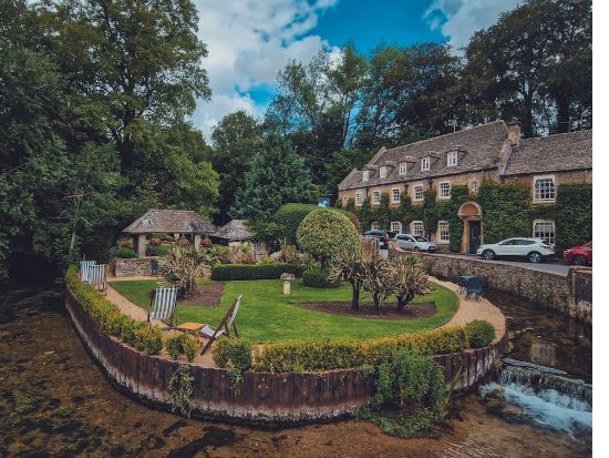 ランチ付き！コッツウォルズ3つの村 日帰りツアー バイブリー＋ストウ＋バーフォード＜英語ガイド／ロンドン発＞by Premium Tours