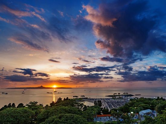 7月4日限定！海洋博美ら海花火大会2026日帰りバスツアー バスツアーエリア内前列ブロック確約！ビュッフェ付きプランもあり＜西側ルート／那覇～北谷発＞