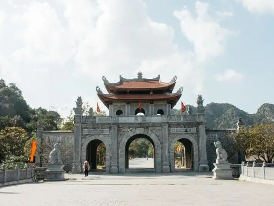 世界遺産巡りプライベートツアー　胡朝の城塞＋チャンアンまたはクックフォン国立公園 ＜昼食付き／日本語ガイド／ハノイ発着＞