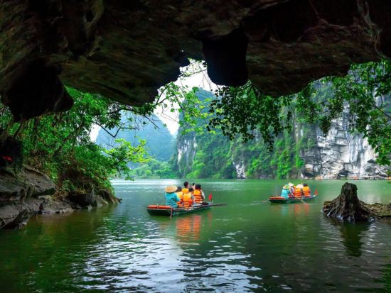 世界遺産巡りプライベートツアー　胡朝の城塞＋チャンアンまたはクックフォン国立公園 ＜昼食付き／日本語ガイド／ハノイ発着＞