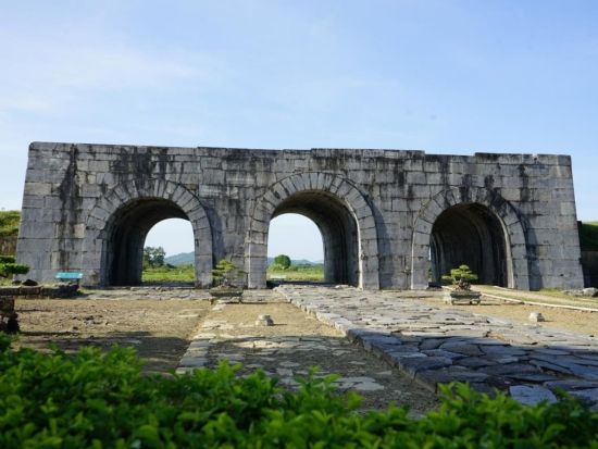 世界遺産巡りプライベートツアー　胡朝の城塞＋チャンアンまたはクックフォン国立公園 ＜昼食付き／日本語ガイド／ハノイ発着＞
