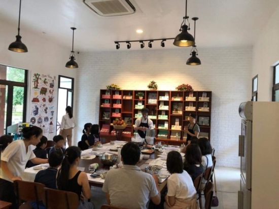 チョコレートができるまでを体感！カカオ農園＆工房見学とBBQランチ＜日本語ガイド＆昼食付き＞