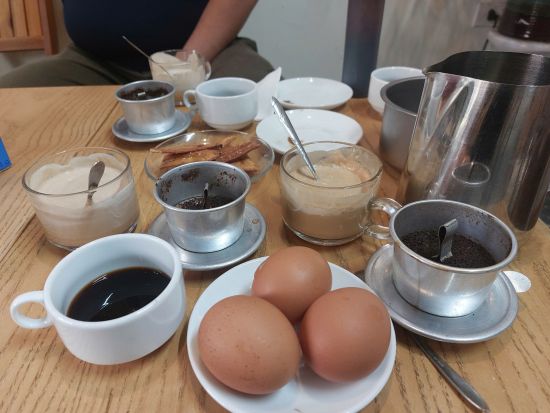 歩いて発見！ハノイ旧市街 エッグコーヒー作り体験でバリスタ気分♪