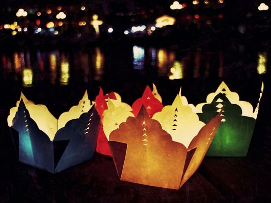 Vietnam_Hoi An_Floating lanterns_AdobeStock_59623664