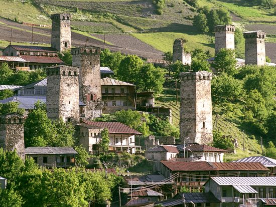 スヴァネティ大自然と塔の村巡り ＜貸切／日本語ガイド／3泊4日／トビリシ発＞