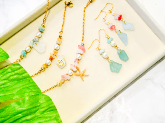 屋久島シーグラスアクセサリー作り体験　ブレスレットやピアスを手作り＆当日持ち帰りOK＜約1時間／宮之浦＞