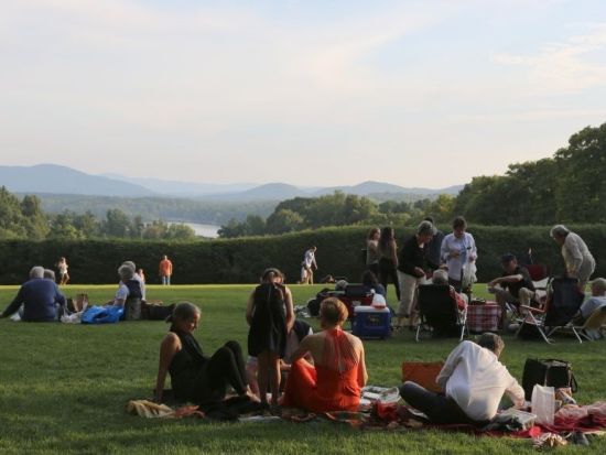 バークシャー地方 タングルウッド音楽祭日帰りバスツアー　敷地内ピクニック＆世界的演奏を満喫　チケット付きプランあり＜ニューヨーク発着＞
