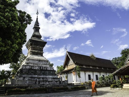 世界遺産の街ルアンパバーン2泊3日　主要スポットを網羅！托鉢、クアンシーの滝、パークウー洞窟、メコン川クルーズ ＜日本語ガイド／食事付／ルアンパバーン発着＞