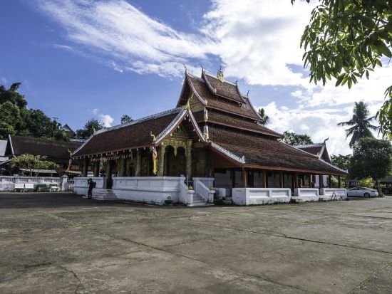 世界遺産の街ルアンパバーン2泊3日　主要スポットを網羅！托鉢、クアンシーの滝、パークウー洞窟、メコン川クルーズ ＜日本語ガイド／食事付／ルアンパバーン発着＞