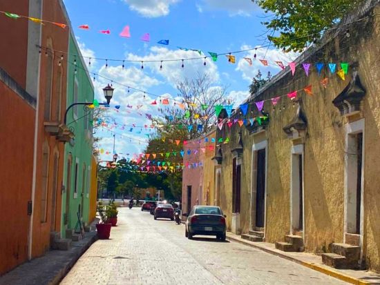 カンクン近郊観光の決定版！世界遺産チチェン・イッツァ＋2つのセノーテ＋バジャドリ散策＜早朝発／人気日本人ガイド確約／カンクン発＞