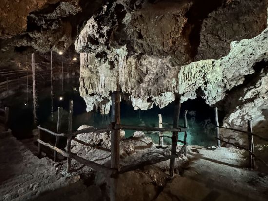 カンクン近郊観光の決定版！世界遺産チチェン・イッツァ＋2つのセノーテ＋バジャドリ散策＜早朝発／人気日本人ガイド確約／カンクン発＞