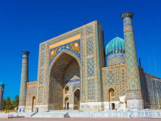 Uzbekistan_Samarkand_Registan Square_AdobeStock_1744447574
