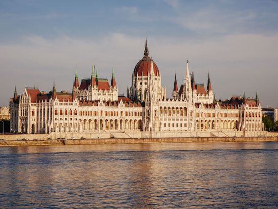 parliament-building-budapest-hungary-2026-01-09-10-24-41-utc