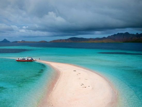 アジア最後の秘境 世界自然遺産 "コモド国立公園"・2泊3日ツアー