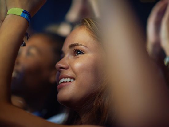 Music_Concert_Concertgoers_pixta_87506770_M