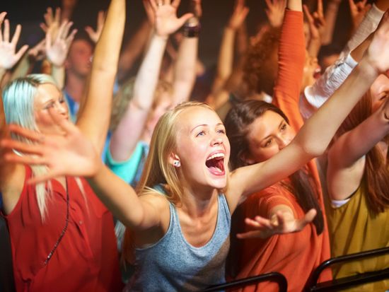 Music_Concert_Concertgoers_pixta_87506273_M