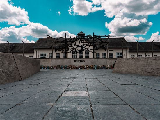 ダッハウ強制収容所 見学ツアー　公共交通機関利用＜英語ガイド／午前または午後／ミュンヘン発＞