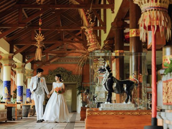 バリ島フォトウェディング 古き良きバリ＋ビーチで撮影＆ご新婦様ヘアメイク込み  ＜撮影75分／日本語対応＞