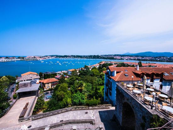 Spain_Basque_Hondarribia_Parador_pixta_60966869_M