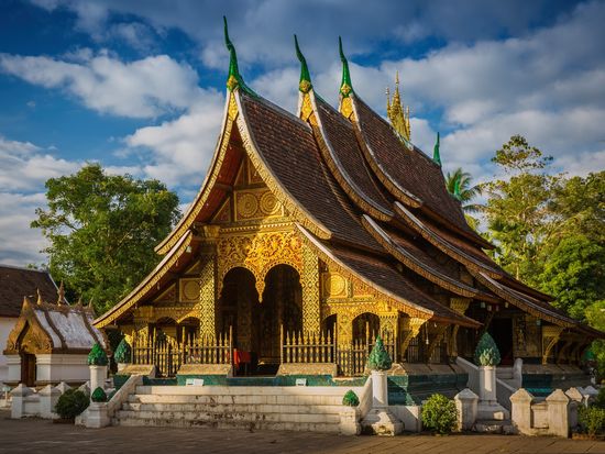 Laos_Luang Prabang_Wat Xieng Thong_AdobeStock_135117179