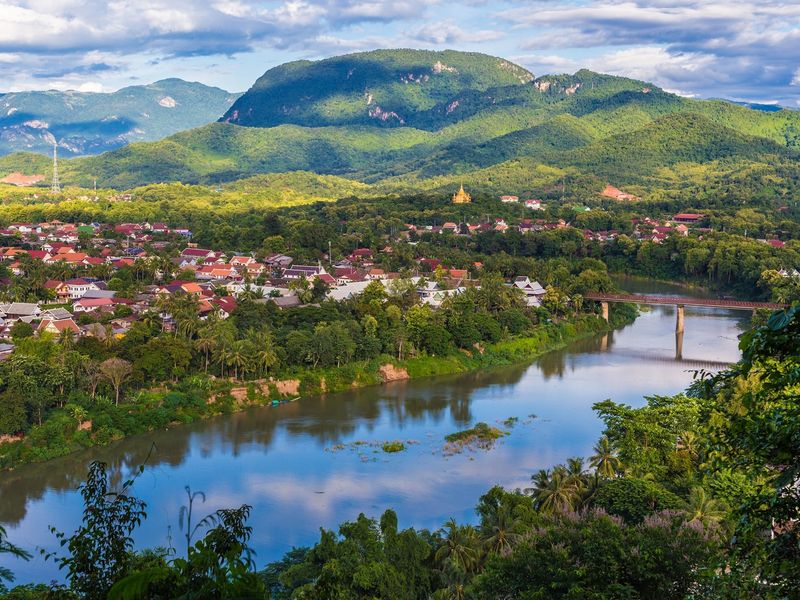 Laos_Luang Prabang_Nam Khan River_pixta_41891650_M