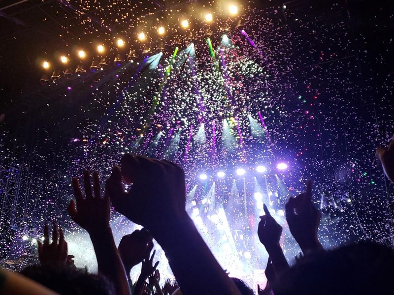 Music_Concert_pixta_57582164_M