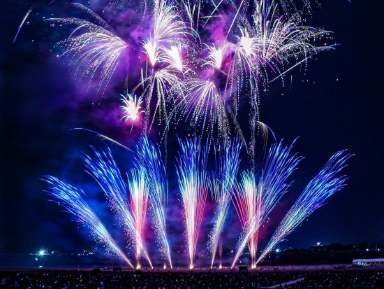 【10/17限定】福岡発日帰りバスツアー　第38回 八代全国花火競技大会　秋の夜空を彩る九州屈指の花火イベント＜博多発着＞