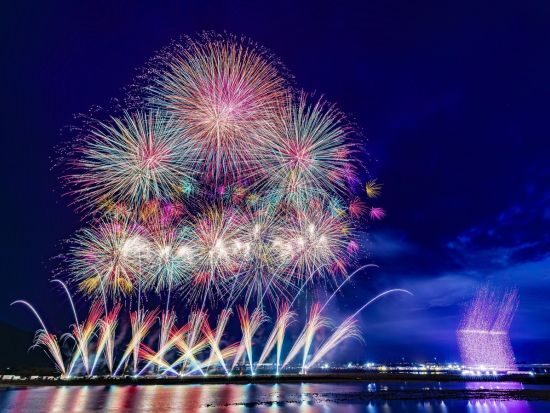 【10/17限定】福岡発日帰りバスツアー　第38回 八代全国花火競技大会　秋の夜空を彩る九州屈指の花火イベント＜博多発着＞