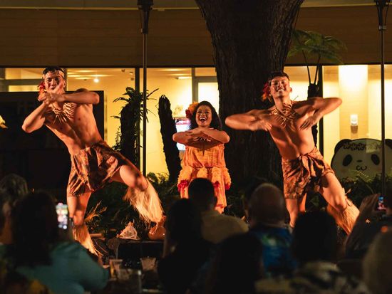 queens_waikiki_luau01