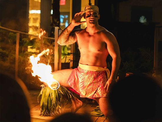queens_waikiki_luau02