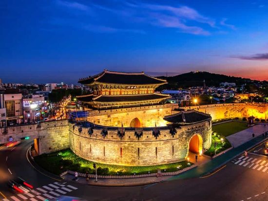 水原ナイトツアー　世界遺産水原華城のライトアップ＋夜景鑑賞＋熱気球「フライング水原」体験！水原王カルビレストランにご案内＜日本語ガイド／明洞往復送迎＞