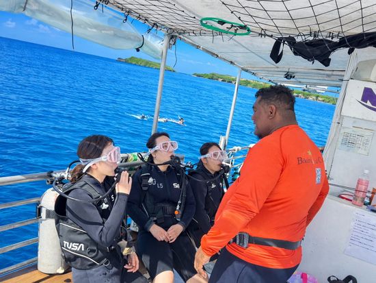 体験ダイビング｜少人数制＆ボートで行く本格ダイビング体験！イルカウォッチング＆ウミガメシュノーケリング付きの写真5