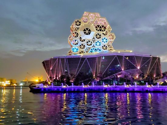 高雄市内観光ツアー 旗津半島＋三鳳宮＋夜景クルーズ＋六合夜市＜午後／日本語ガイド／海鮮ディナー付き／ホテル送迎付き／高雄発＞