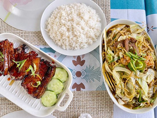 朝イチ出発で効率よく！ジンベイザメシュノーケリング＆カワサン滝で大自然を遊び尽くすツアー＜海の見えるレストラン入場可／ランチプラン有り／日本語ガイド／送迎有＞