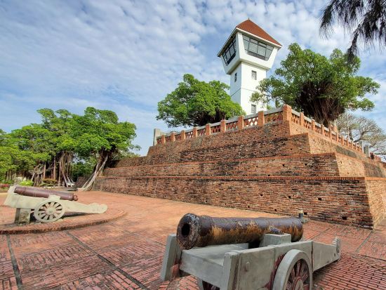 台南市内観光ツアー 赤崁樓＋孔子廟＋安平古堡を巡る歴史満喫コース＜日本語ガイド／ランチ付き／ホテル送迎付き／高雄発＞