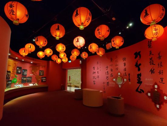 台湾の仏教文化に触れる半日ツアー！仏光山＋佛陀記念館見学＜日本語ガイド／客家料理ランチ付き／ホテル送迎付き／高雄発＞