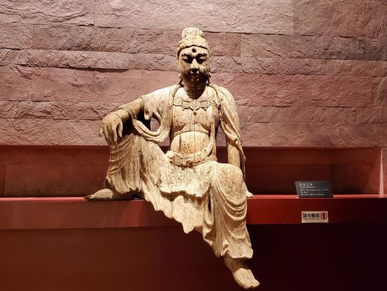 台湾の仏教文化に触れる半日ツアー！仏光山＋佛陀記念館見学＜日本語ガイド／客家料理ランチ付き／ホテル送迎付き／高雄発＞