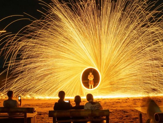 ビーチ・ビアホール「ダム・パタヤ（DAM PATTAYA）」　ビーチでファイヤーショーといっしょに料理を堪能 ＜現地集合解散／パタヤ＞※即予約確定