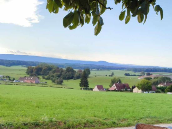 ジュラの恵みを味わい尽くす チーズとワインの一日 ＜貸切／日本語／専用車／ディジョンまたはボーヌ発＞ by H.I.S.