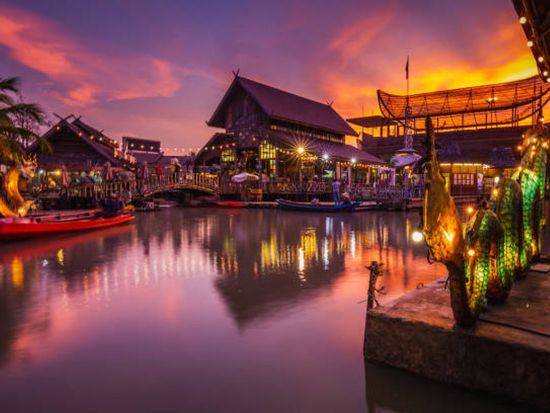 floating-market-pattaya-thailand