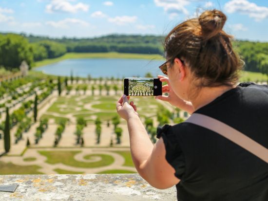 ベルサイユ宮殿＆庭園＋パリ市内 1日観光ツアー　オルセー美術館入場券付き　ランチ付きプランあり＜英語ガイド＞